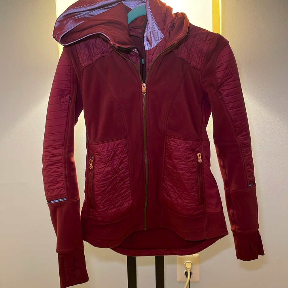 Lululemon adjustable zip up jacket with removable hood size 6